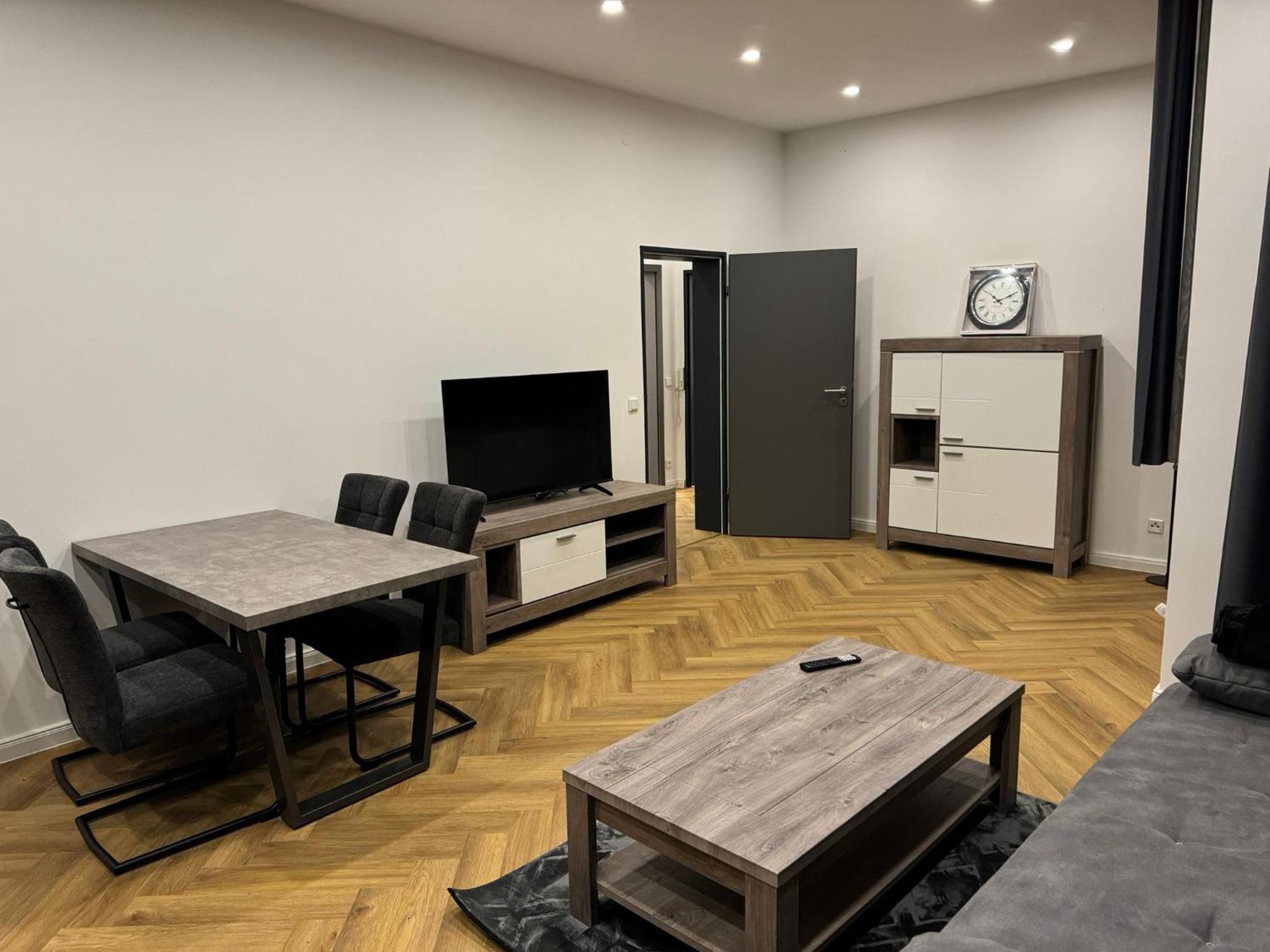 -suite Apartment *